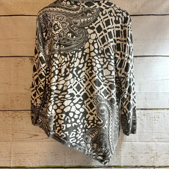 CHICOS Sweater Asymmetrical Hem Turtleneck 
Women’s Large, Chico’s Size 2) - Picture 4 of 10